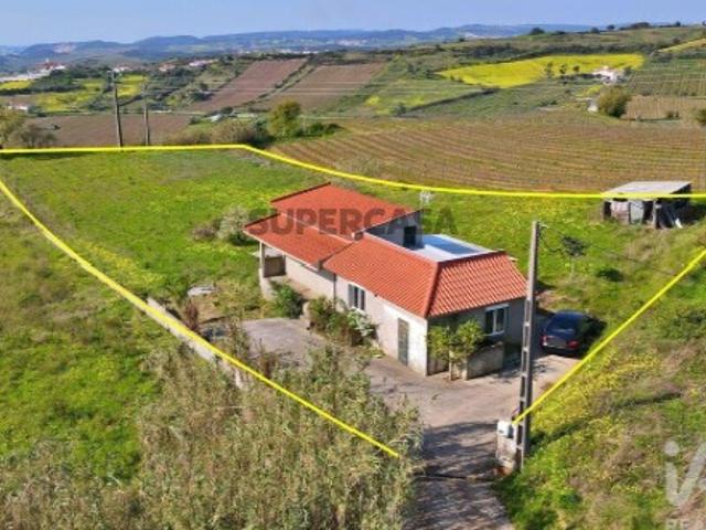 Moradia térrea T1 em Dois Portos e Runa de 74 m²