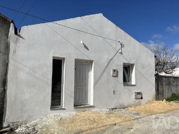 Moradia térrea T1 em Moita dos Ferreiros de 50 m²
