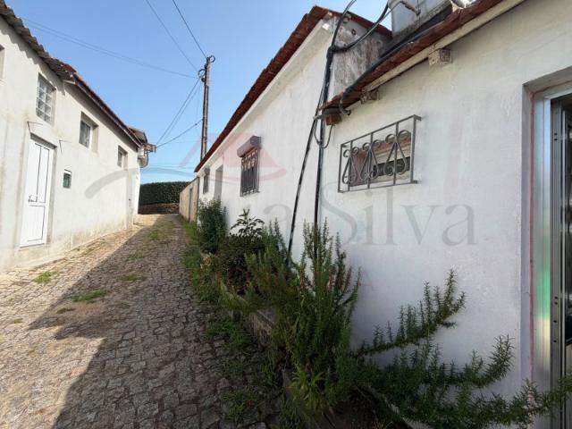 Moradia Térrea T1 para Restauro em Bustelo, Recarei