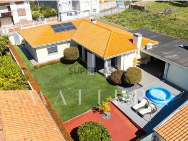 Moradia térrea T2+1 com jardim e garagem | Grijó