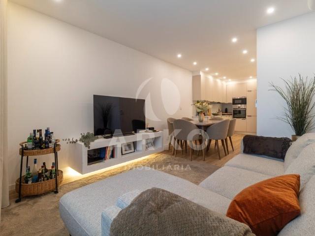 Moradia Térrea T2+1 Renovada com Alpendre e Espaço Exterior. 89m² Pedrouços