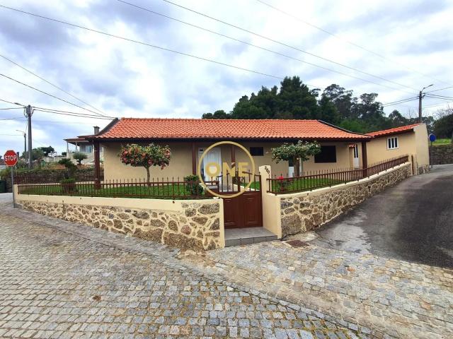MORADIA TÉRREA T2 TOTALMENTE REMODELADA