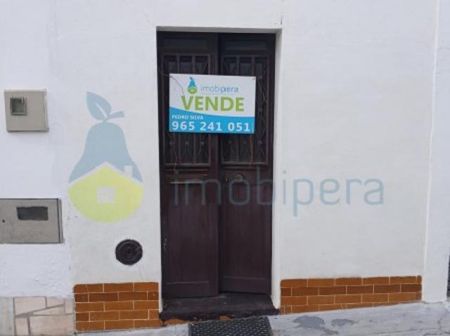 Moradia Terrea T2 C/ Quintal Centro da Vila de Santa Vitória Beja