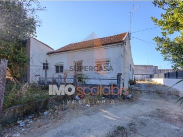 Moradia Térrea T2 com Amplo Terreno na Moçarria