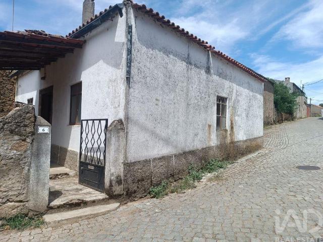 Moradia térrea T2 em Brunhozinho, Castanheira e Sanhoane de 76 m²