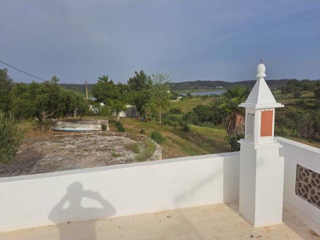 Moradia térrea T2 mobilada, com terraço e vista sobre o Rio Guadiana, para arrendamento anual