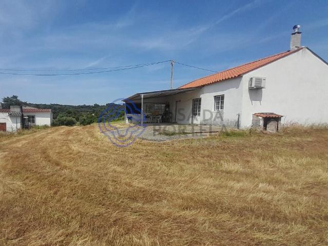 Moradia Térrea T2 Pronta a Habitar com Terreno de 13.124 m²