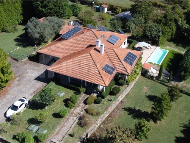 Moradia térrea T3+1 com Piscina e Anexo T0 Independente