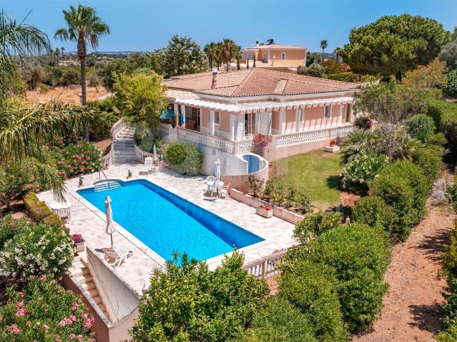 Moradia Térrea T3+1 de Charme | Piscina a sal, Jardim & Saun. 245m² Lagoa e Carvoeiro