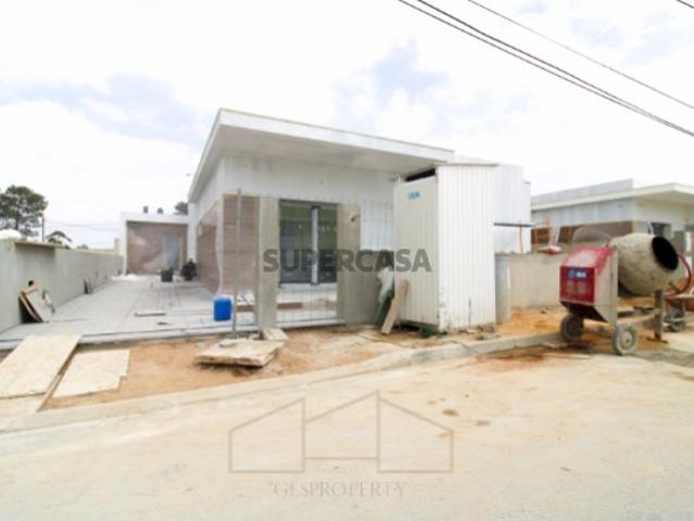 Moradia Térrea T4 com Piscina