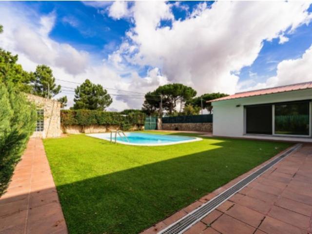 Moradia térrea T4 com piscina em Brejos de Azeitão