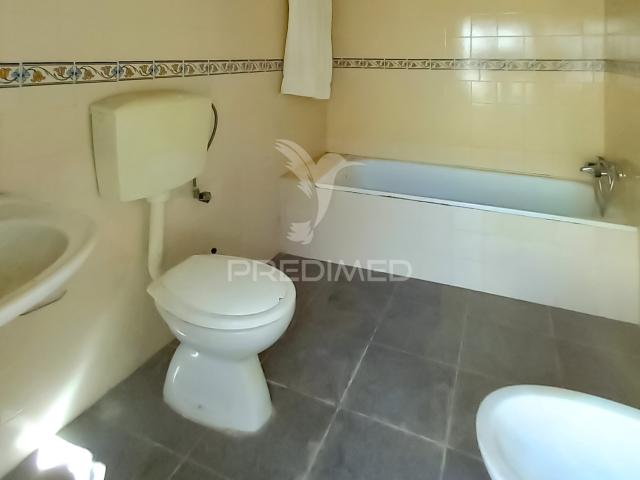 Moradia térrea T4 Com quintal