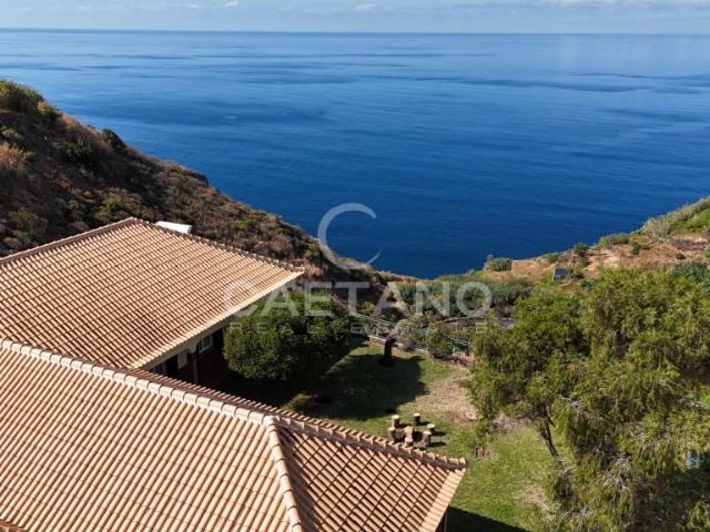 Moradia Térrea T4 com Vista para o Oceano 0m² Ribeira Brava