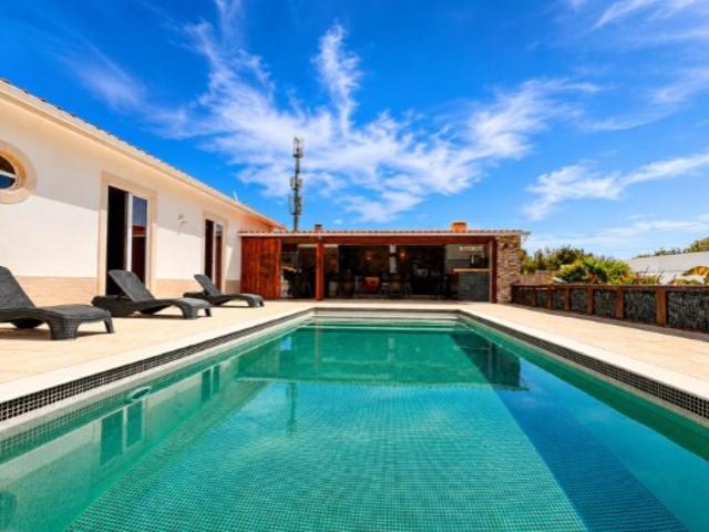 Moradia Térrea de Luxo com Piscina, 3 Bungalows e 2.411 m² de Terreno em Lavos | Figueira da Foz