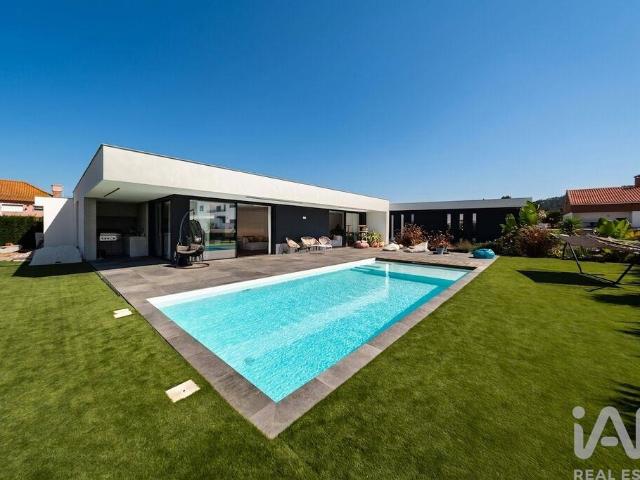 Moradia térrea T4 em Alfeizerão de 242 m²