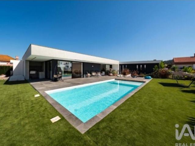 Moradia térrea T4 em Alfeizerão de 242 m²