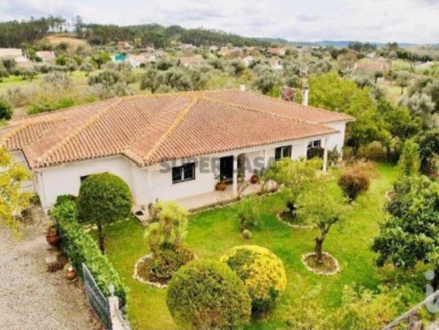Moradia térrea T4 em Pelariga de 386 m²