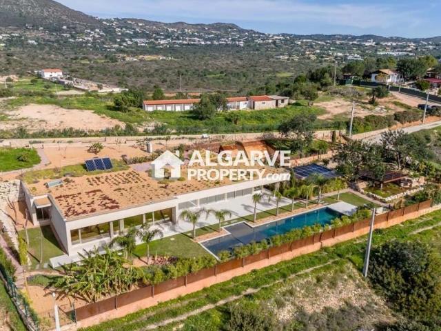 Moradia Térrea T4 no Algarve com Piscina, Vista Panorâmica e. 388m² Almancil