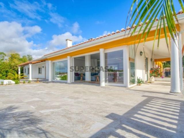 Moradia térrea T4 perto das das praias Lourinhã