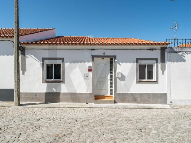 Moradia Térrea T5 com Piscina Totalmente Renovada para habitação ou investimento em Serpa