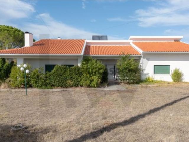 Moradia térrea t5 em Vila Nova de Cernache