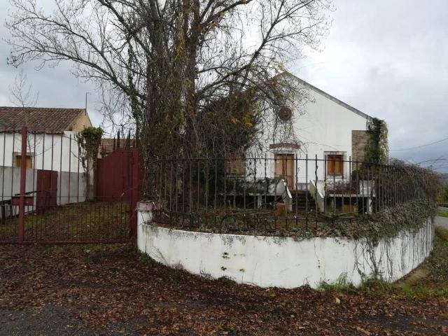 Moradia térrea T6 composta por 2 frações em Casal da Igreja. 923m² Santa Margarida Da Coutada