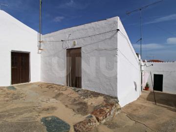 Moradia térrea tipicamente Alentejana