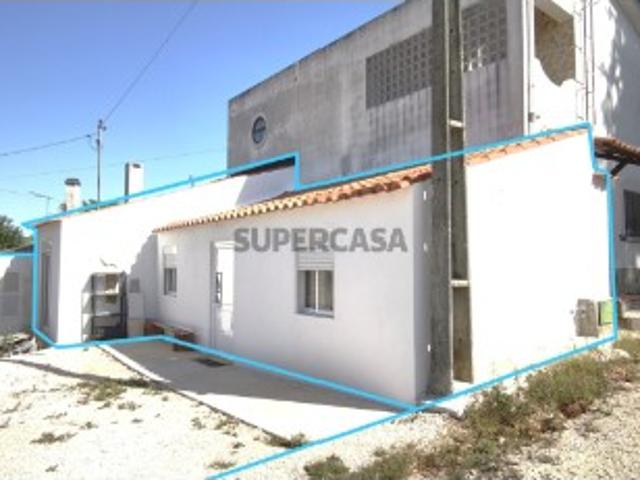 Moradia Térrea Totalmente Renovada em A dos Francos