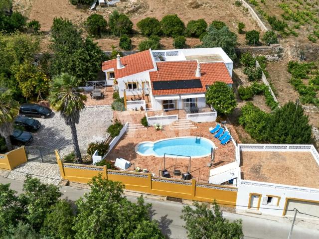 Moradia Térrea V4+1 com Piscina, Anexo Independente e Vistas Panorâmicas em Monte Seco, Loulé