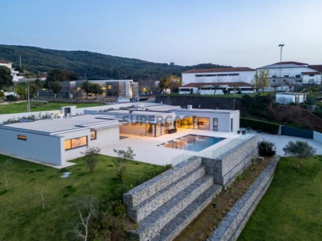Moradia térrea V4+1 com piscina, ginásio e vistas panorâmicas sobre Braga