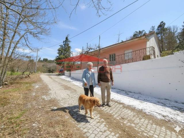 Moradia térrea Carrazeda de Ansiães em Linhares Bragança
