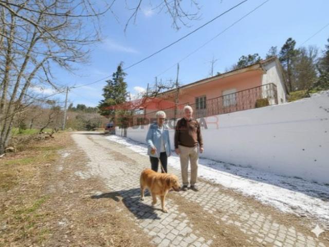 Moradia térrea Carrazeda de Ansiães em Linhares Bragança