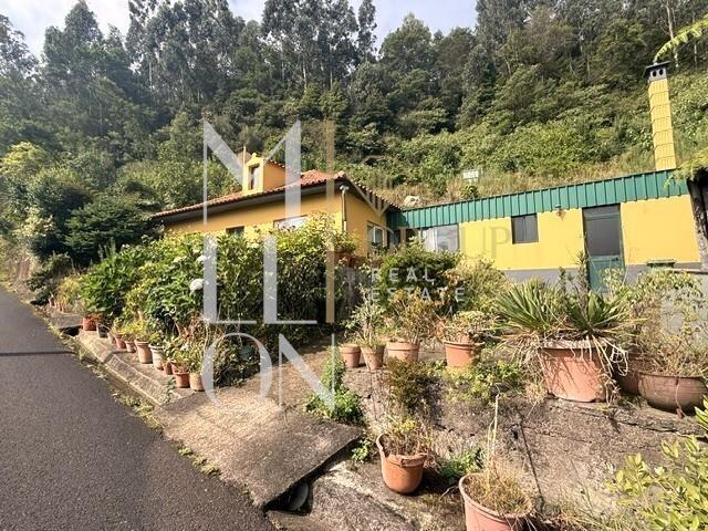 Moradia térrea com 2000 m2 de terreno|a 25 minutos do Funchal