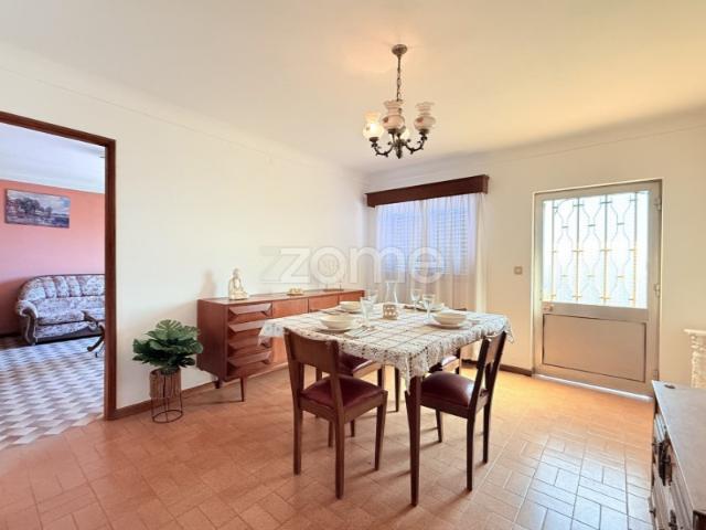 Moradia Térrea com 766 m² de Terreno e Poço
