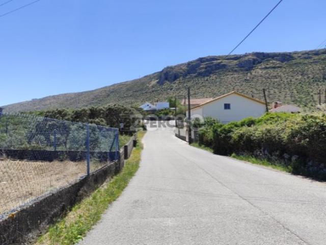 Moradia térrea com anexos em Mira de Aire, Porto de Mós