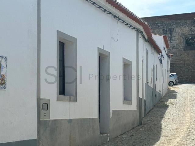 Moradia térrea com dois quartos em Serpa na zona do castelo. 91m² Serpa Salvador e Santa Maria