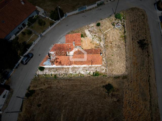 Moradia Térrea com Entradas Independentes – Ideal para Habitação e Investimento em Anobra