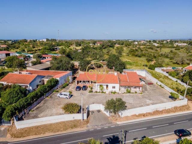 Moradia Térrea com excelente Terreno e Armazém Assumadas. 86m² Algoz e Tunes