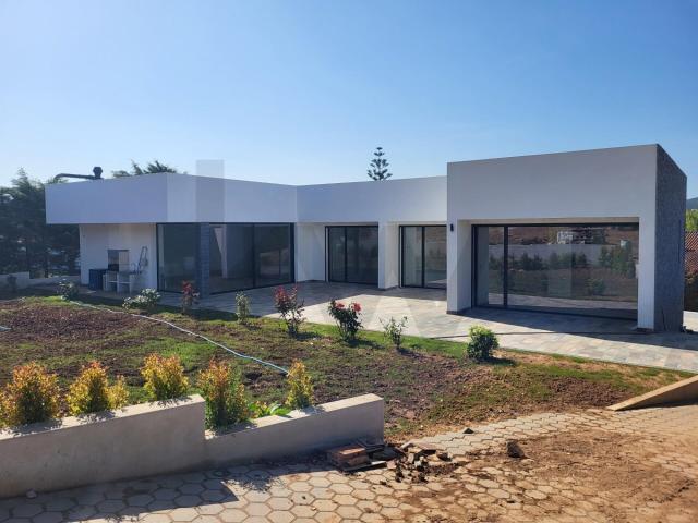 Moradia Térrea T4 com excelentes acabamentos inserida em lote com 7300 m2 no Concelho de Mafra