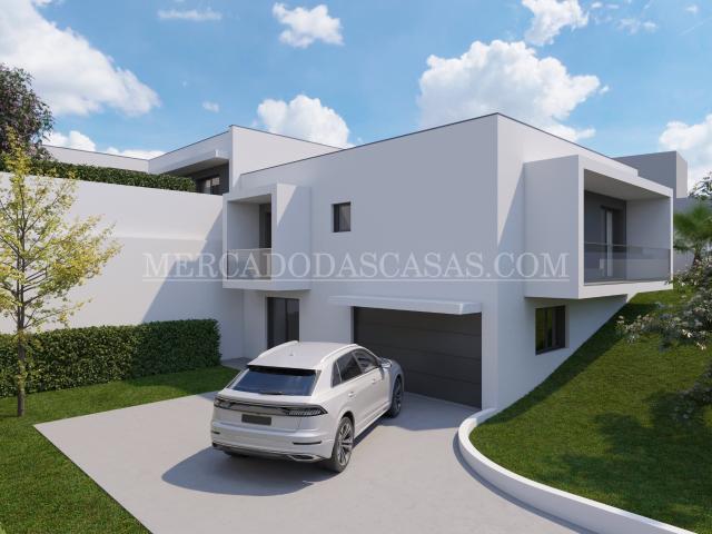 Moradia térrea com jardim, próxima S.M.Feira