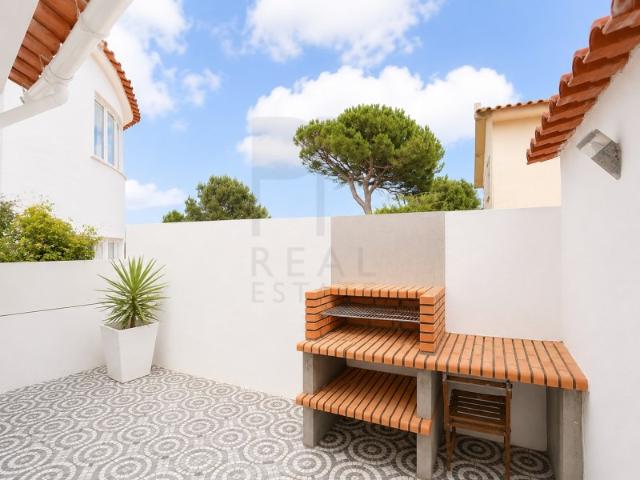 Moradia Térrea com Pátio e Barbecue em Cobre Cascais