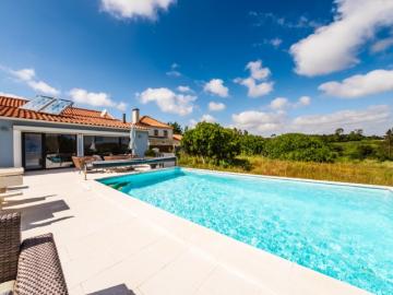 Moradia Térrea com Piscina e Adega Vista deslumbrante