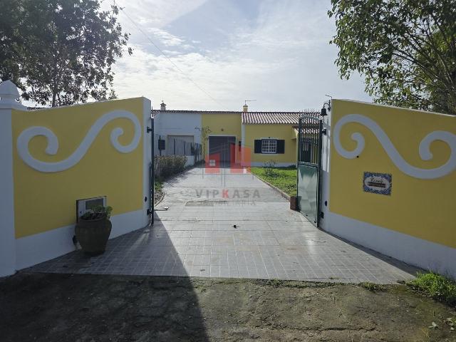 Moradia térrea com piscina em lode de 3220 m2