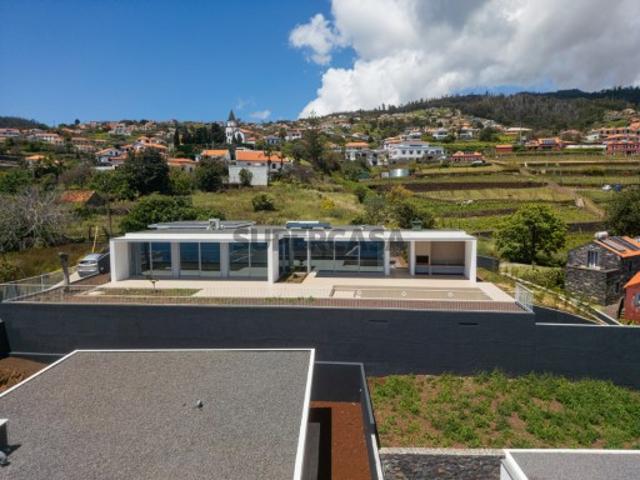 Moradia T4 de Luxo com Piscina Privativa | Estreito da Calheta, Madeira
