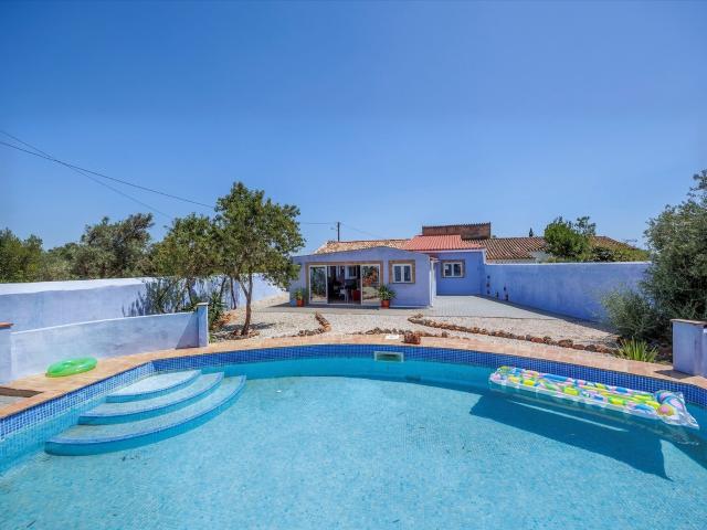 Moradia térrea com quatro quartos no centro do Algarve 165m² São Bartolomeu De Messines