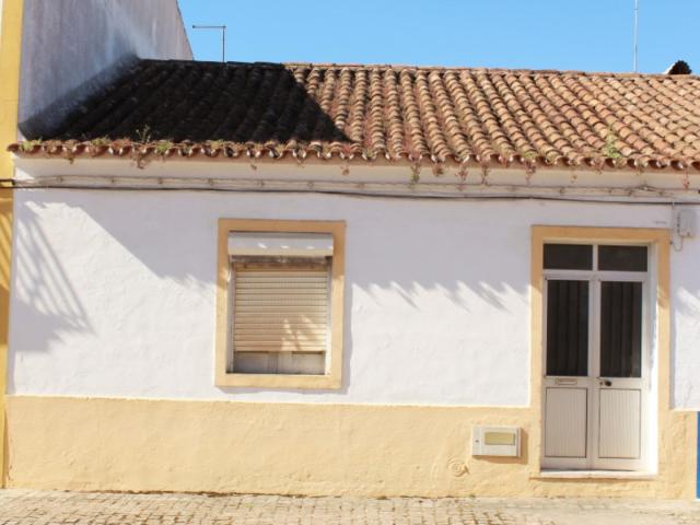 Moradia Térrea com Quintal