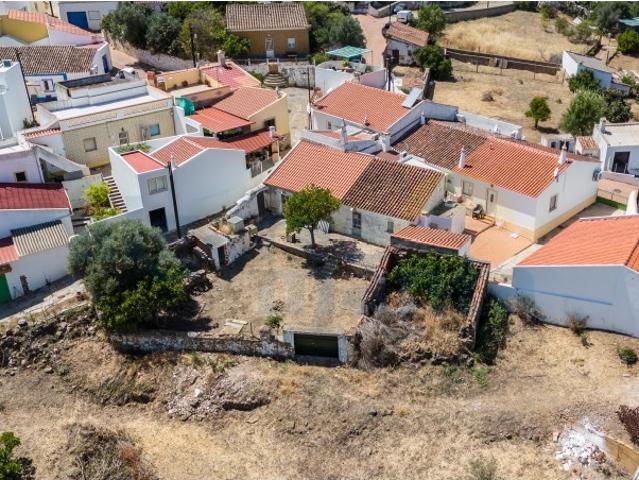 Moradia Térrea com Quintal e Ruína para Recuperação em Almada D'Ouro, Azinhal Castro Marim