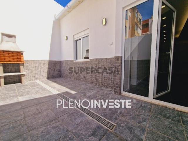 Moradia Térrea com terraço totalmente remodelada na Baixa da Banheira
