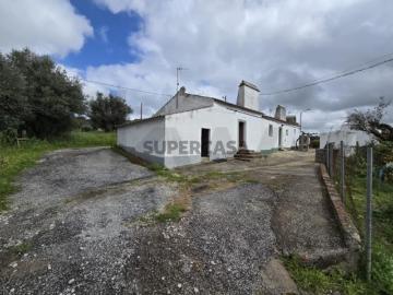 Moradia Terrea com terreno rústico de 4500 m2 em Nossa Senhora da Boa Fé a 20 km de Évora