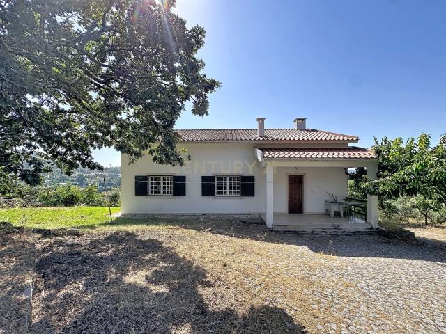 Moradia Térrea com Vista Panorâmica e 4.500 m² de Terreno | Vila Cova, Penalva do Castelo